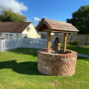 https://fairfeilds-cottage-frog-trotters-bottom.cardiffhotelswales.com