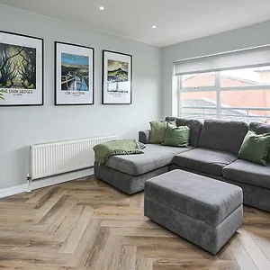 https://charming-retreat-in.belfasthotelsireland.com
